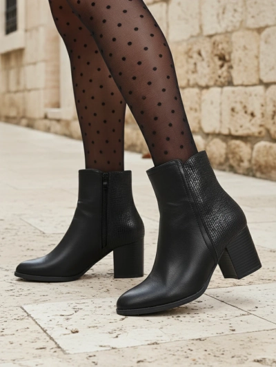 Ġar-Royalfashion Stivali tal-ġlekk għan-Nisa fuq poste Abinom