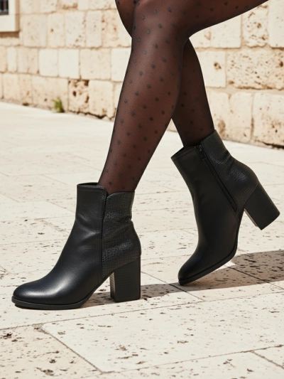 Ġar-Royalfashion Stivali tal-ġlekk għan-Nisa fuq poste Abinom