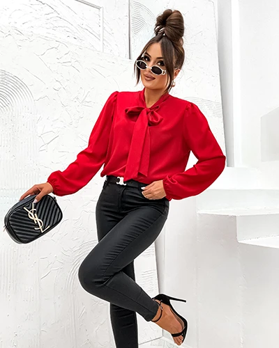 Bluz nga pedamentet e Royalfashion për gra me fiok