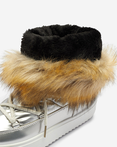 Royalfashion Damskie lakierowane buty a'la śniegowce w srebrnym kolorze Fursav