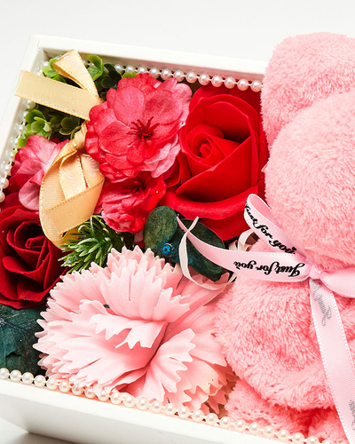 Royalfashion Flowerbox Rože v škatli z medvedkom