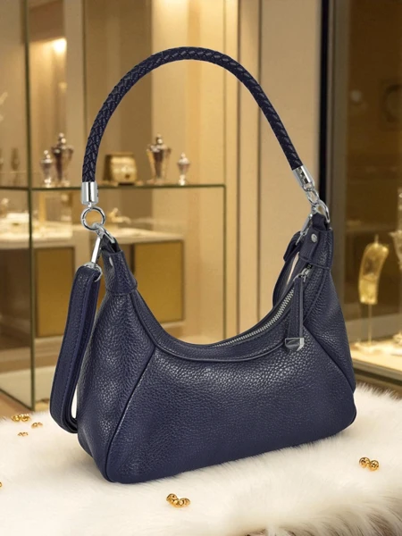 Royalfashion Malá dámska kabelka z ekologickej kože s ozdobným opaskom Lacquea