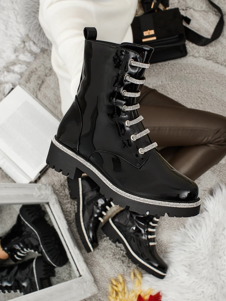 Lakirani ženski gležnarji s vezalkami Fjorra