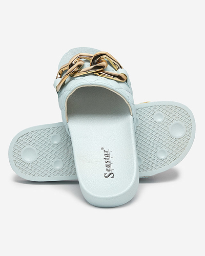 OUTLET Niebieskie damskie pikowane klapki ze złotym łańcuszkiem Eteris - Obuwie