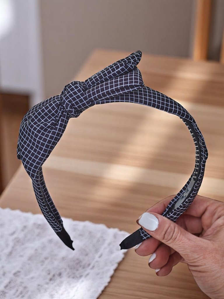 Royalfashion naglavni trak s karo pentljo Gosia