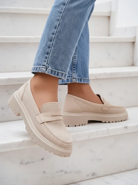 Ženski loafers Callista bež, ekološko usnje, ravna peta 4 cm