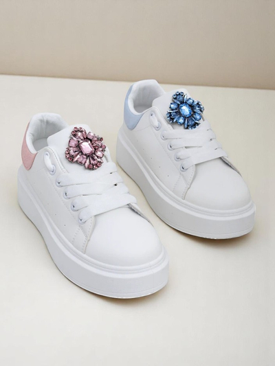 Ženski športni copati Hypatia Bianco iz ekološkega usnja z okrasjem in roza poudarkom