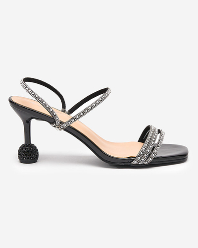 Royalfashion Czarne lakierowane klapki na niskim obcasie Lakopi