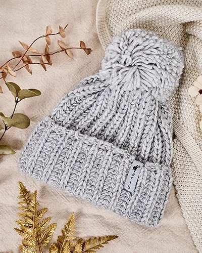 Royalfashion Ženski pleteni šešir s pompom