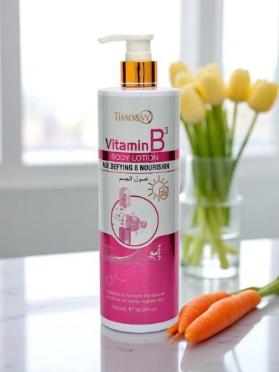 Proti staranju in vlažilno mleko za telo z vitaminom B3 AgeDefy