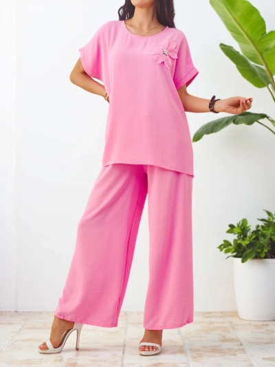 Royalfashion Ženska kratkoročnica s dekorativnim cvetom in širokimi hlačami