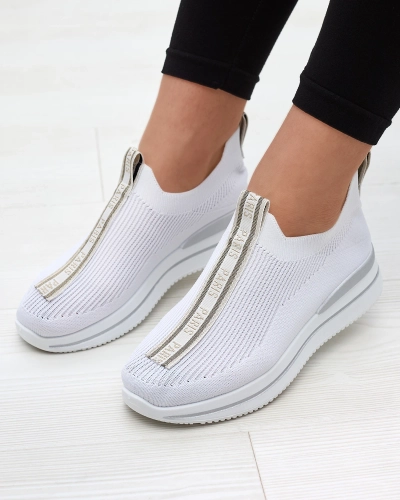 Royalfashion Wsuwane buty sportowe damskie z napisami w kolorze białym Cerppa