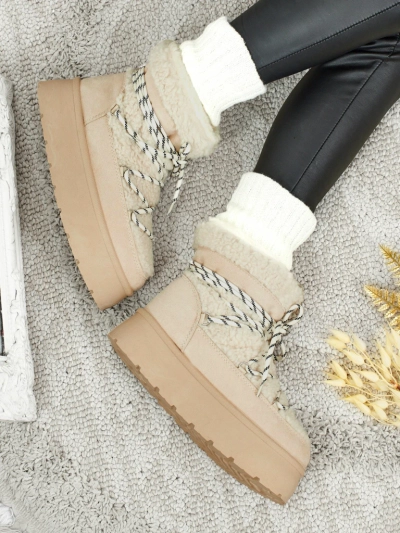 Ženski škornji a'la snežni čevlji Danira