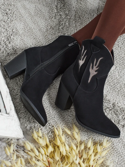 Kowbojki damskie na obcasie z ozdobnymi wstawkami Cendria