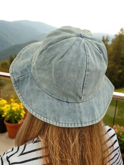 Ženski klobuk Demetra denim bucket hat – lahek poliestrski stil