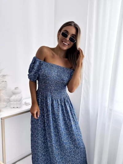 Royalfashion Niebieska damska sukienka midi w kwiaty