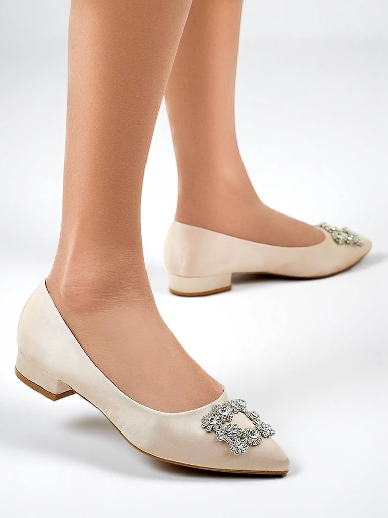 Royalfashion Ženske baletke a'la satén z dekorativno sponko Legant