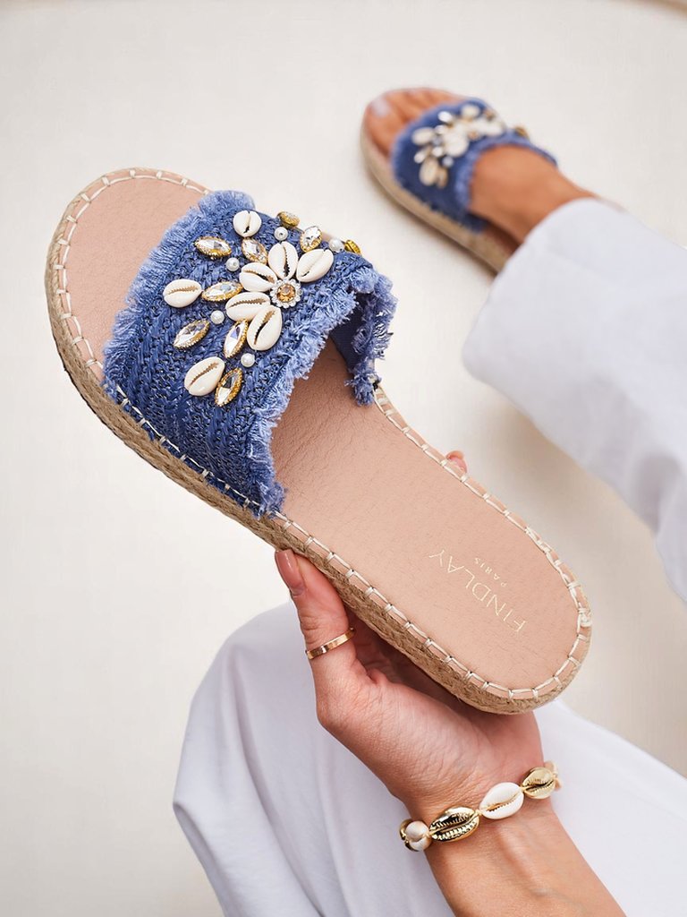 Poletni natikači Royalfashion Calista – svetlo modri s školjkami na ravnem podplatu