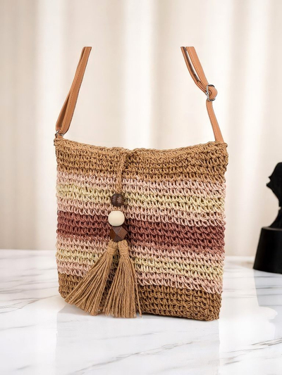 Royalfashion Majhna ženska torbica iz slame s črtastim vzorcem in okrasnim obeskom za ključe. 1 predal, žep, zadrga. Elegantna in lahka – popolna za poletje in sprehode! 87654321 <p>Vrnjeni izdelek mora imeti vse trajno pritrjene originalne etikete, še ve