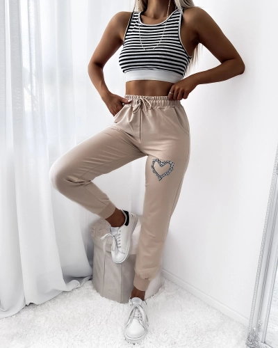 Royalfashion Damskie beżowe spodnie dresowe z ozdobą z cyrkonii