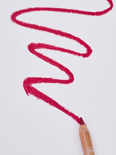 Šminka v koralno rdeči barvi