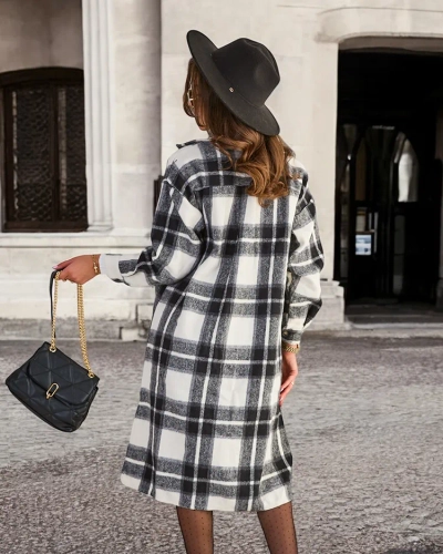 Royalfashion Czarna długa koszula damska w kratę