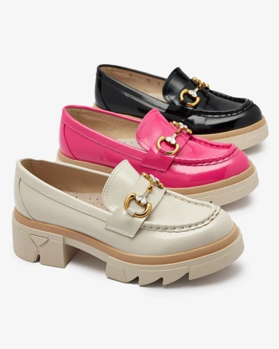 Royalfashion Lakierowane beżowe damskie mokasyny z kryształkami Inriw