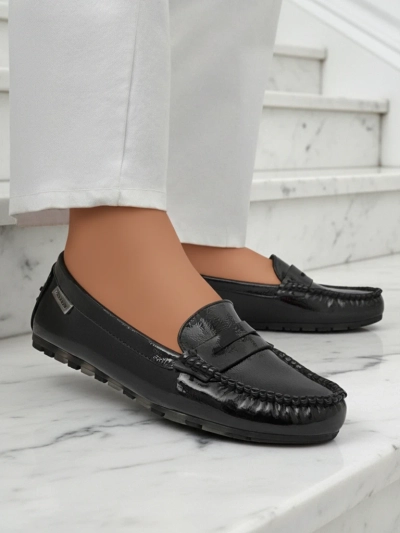 Ženski mokasini Cyra Nero iz lakiranega ekološkega usnja, klasični italijanski slog