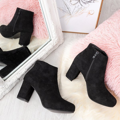 Royalfashion Czarne botki na wyższym słupku Soleah