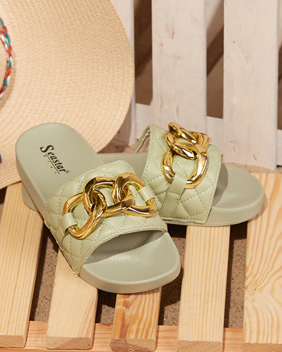 Royalfashion Zielone damskie pikowane klapki ze złotym łańcuszkiem Eteris