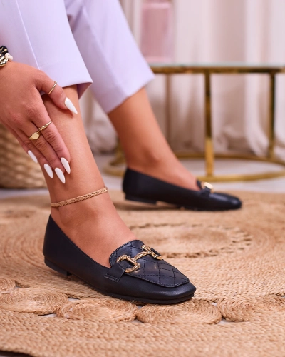 Royalfashion Czarne damskie  pikowane mokasyny ze złotą ozdobą Wetifa