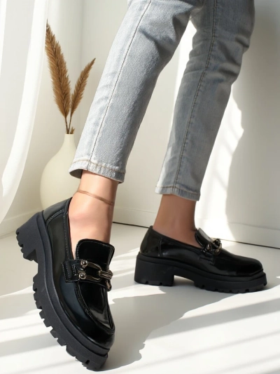 Royalfashion Ženske lakirane lofsice Arieda