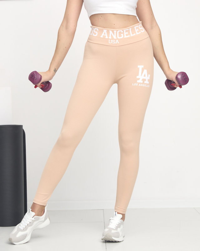 Royalfashion Pudrowe damskie prążkowane legginsy z białymi napisami