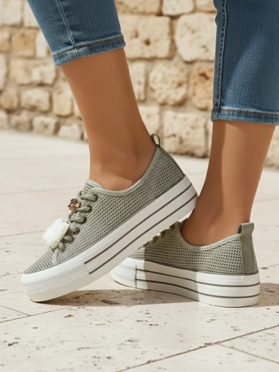 Royalfashion Ženske perforirane tenisice z okrasnimi elementi Osdo