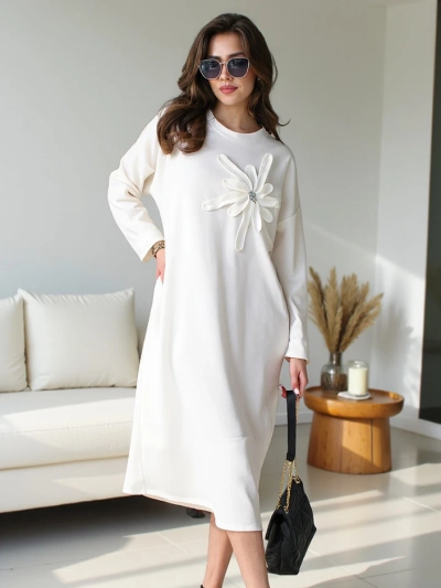 Royalfashion Ženska midi obleka iz oversize blaga s cvetjem