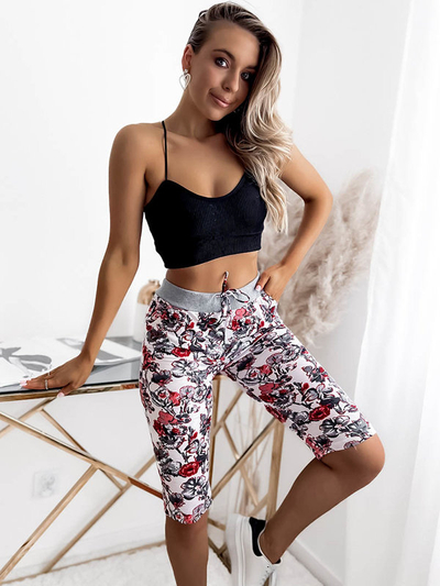 Royalfashion Ženske 3/4 kratke hlače v beli barvi z rožami PLUS SIZE