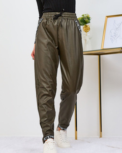 Khaki || Ciemnozielony