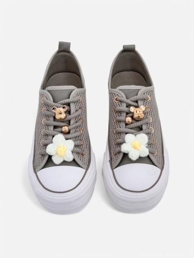 Royalfashion Ženske perforirane tenisice z okrasnimi elementi Osdo