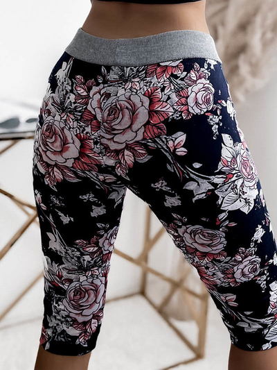 Royalfashion Kwiatowe spodenki damskie 3/4 w kolorze granatowo- koralowym PLUS SIZE