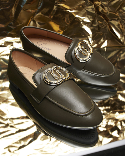 Royalfashion Ciemnozielone mokasyny damskie ze złotą ozdobą Uletta