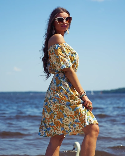 Royalfashion Kwiecista damska sukienka mini a'la hiszpanka w kolorze beżowym