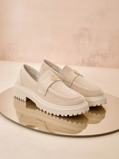 Ženski loaferji Callista bež iz eko-semiša na ravnem podplatu 4 cm