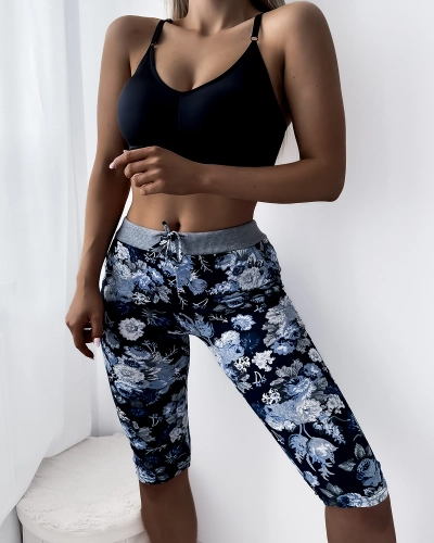 Royalfashion Niebieskie damskie spodenki 3/4 z kwiatowym wzorem PLUS SIZE
