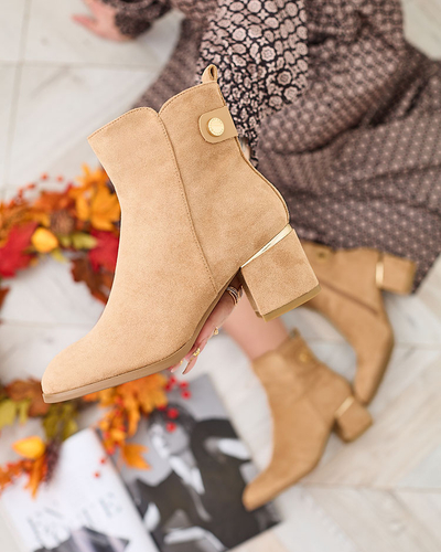 Royalfashion Ženski škornji z nizkimi petkami svetlo rjave barve Dogdas