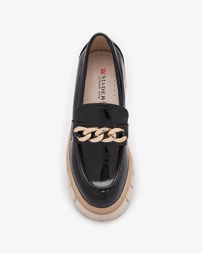 Royalfashion Lakierowane mokasyny damskie w kolorze czarnym Aquan