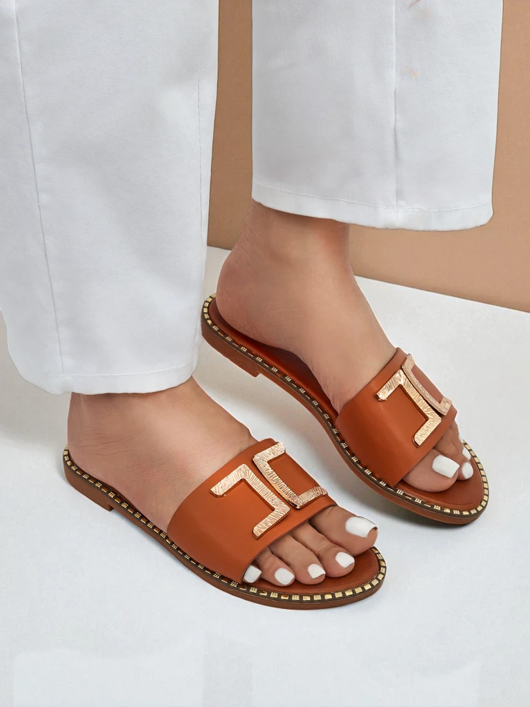 Royalfashion Ženski natikači iz umetnega usnja z okrasjem Gildra