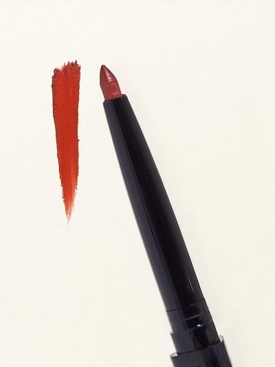 Lip svinčnik v barvi Soft Red