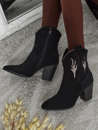 Kowbojki damskie na obcasie z ozdobnymi wstawkami Cendria