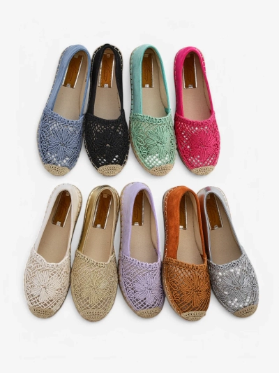 Royalfashion Ženske espadrile Verela so izdelane iz prijetnega ekološkega velurja in tkaninskega podplata. Ravna podloga, okrašena z jutenim vrvico, zagotavlja udobje. Popoln dodatek k poletnim obla?
