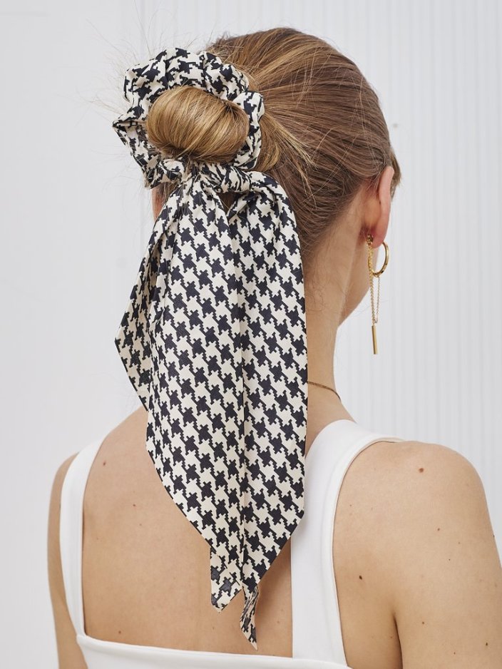 Royalfashion Elastika za lase s karirastim trakom Kratella